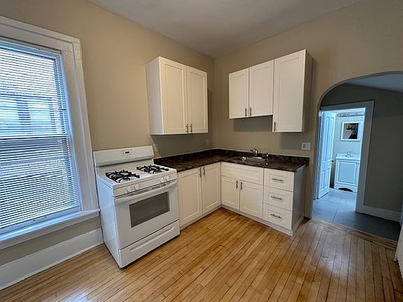 5th image of 2943 N Bartlett Ave