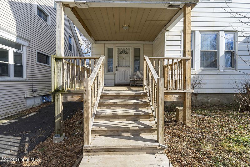 3rd image of 11 Carroll Terrace