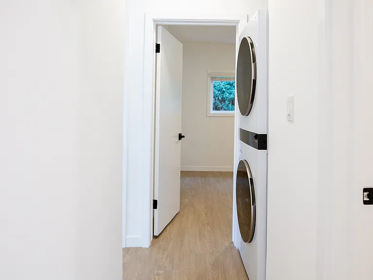 4084 Redwood Ave #9 — Photo 14