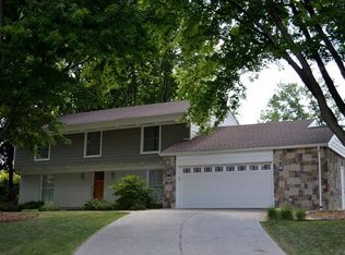 30655 Pebblestone Ct, Beverly Hills, MI 48025