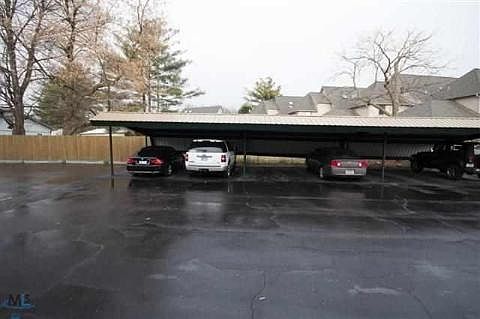 5th image of 50676 Jefferson Ave APT E-9