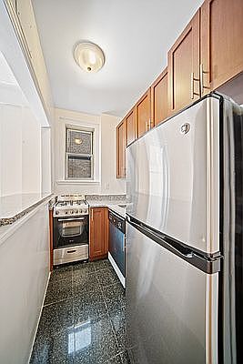 3rd image of 3 E 66th St APT 6B