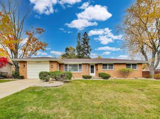 1405 Manley Ct, Saint Joseph, MI 49085