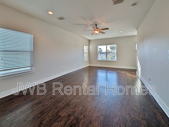 5th image of 877 3rd Ave S