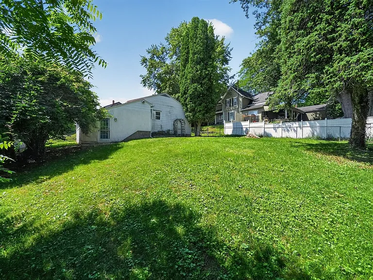 11 Spencer Ave — Photo 42