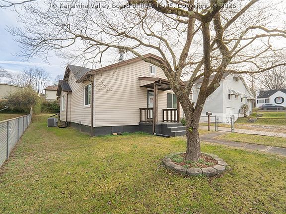 3rd image of 934 Meadow Dr