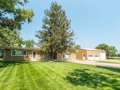 635 E Lochland Rd, Hastings, NE, 68901