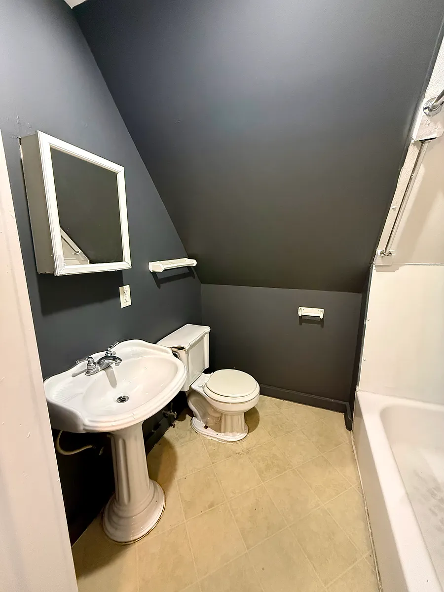 Building Photo - 1026 S 37th St #3