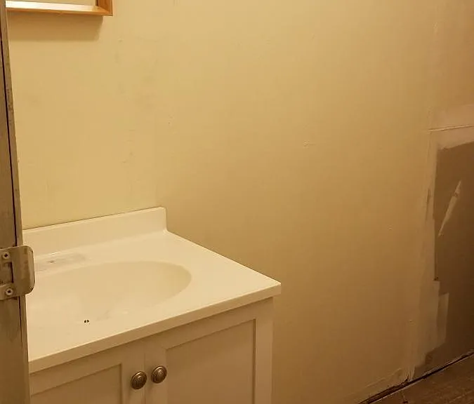 Other bathroom cometely redone waitong on toilet and tub se