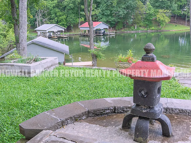 165 Lakeshore Ct — Photo 45