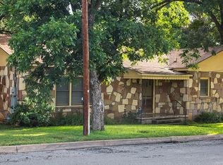 205 E Wallace St, Llano, TX 78643