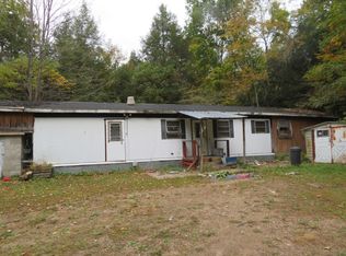 E1380 W River Hill Rd, Iola, WI 54945