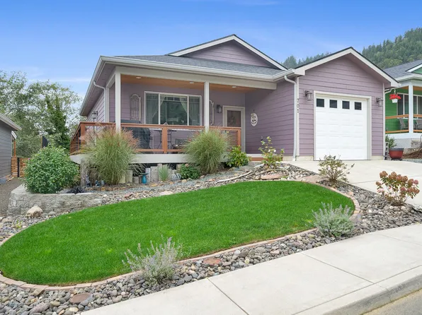 701 Vine Maple Ln, Garibaldi, OR 97118