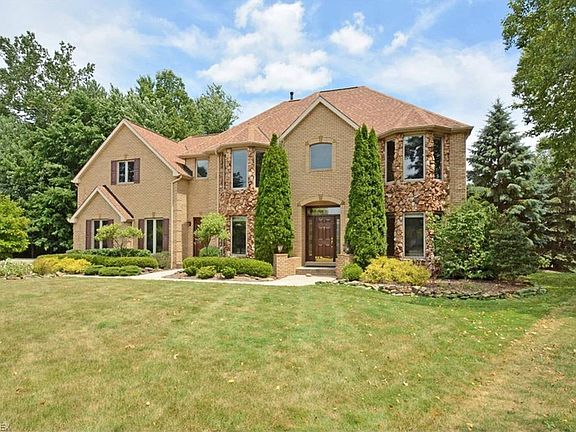 2nd image of 3705 Greenbriar Cir