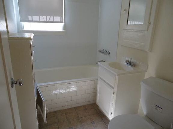 5th image of 138 S Westmoreland Ave APT 404