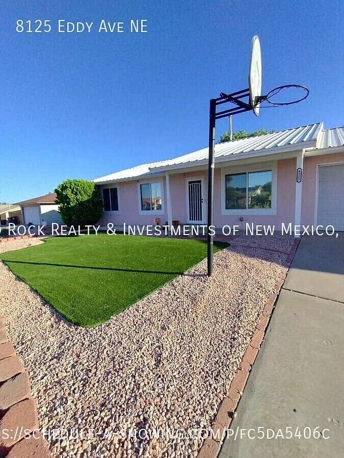 Gorgeous single story home in La Cueva High School District! — Photo 2