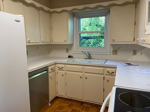4th image of 2146 Leland Way