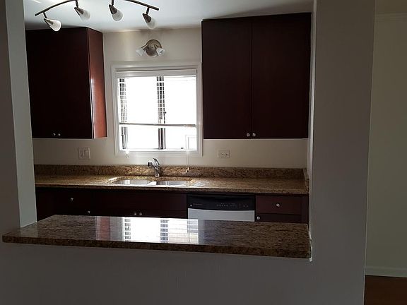 3rd image of 508 E Spruce Dr APT 2B