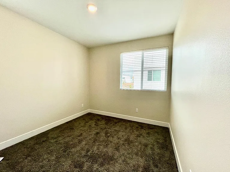 1692 Enterprise Dr — Photo 36