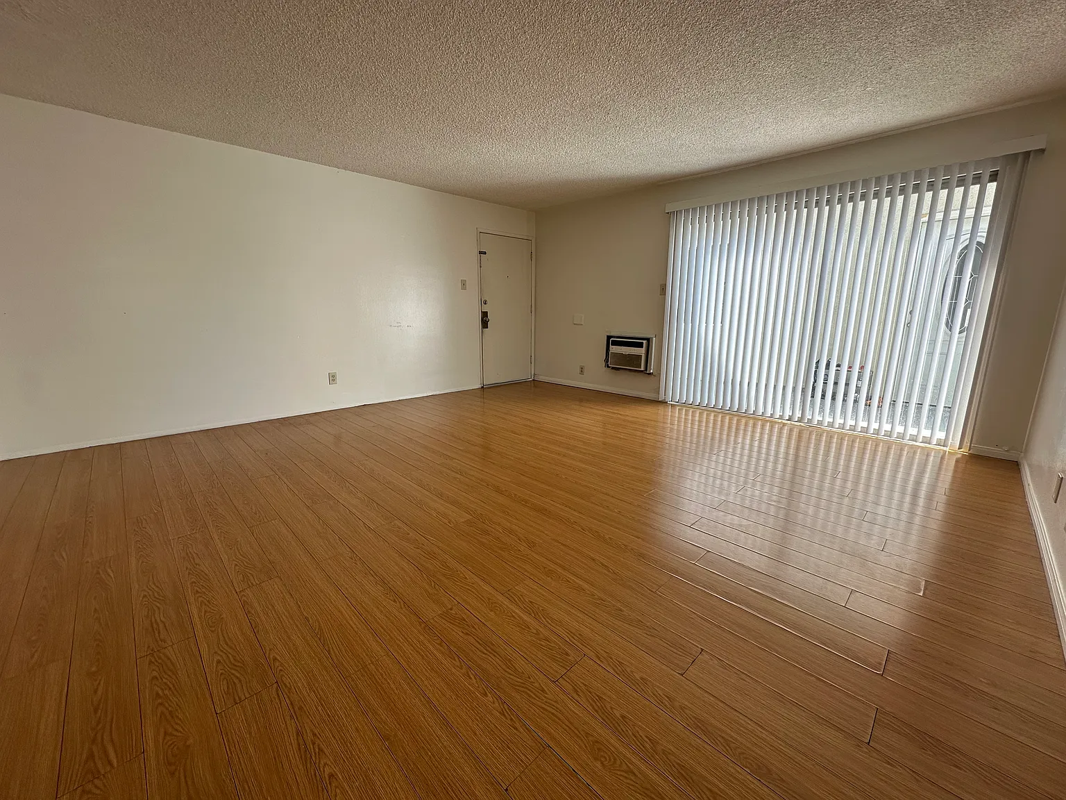 2 bed, 850 sqft, $1,825 — Photo 3