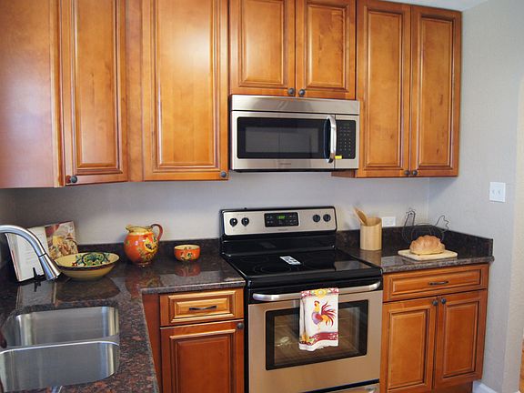 4th image of 760 S Shoshone St