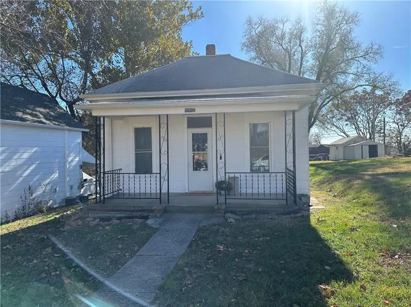 1422 Atchison St, Atchison, KS 66002