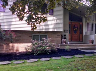 1421 Overlook Dr, Alliance, OH