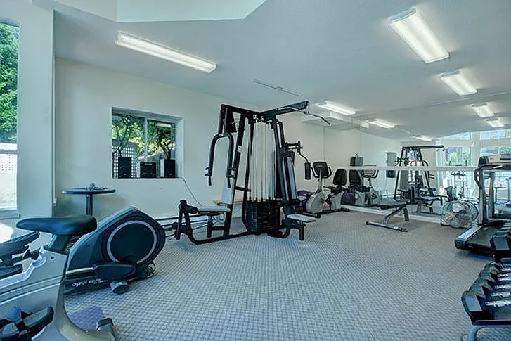 3 bed, 1728 sqft, $3,750 — Photo 3