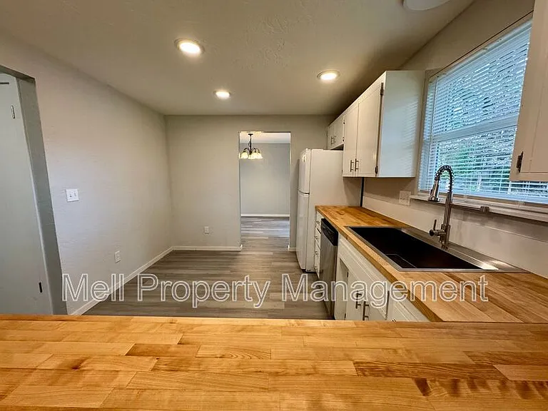 526 Holly Ln — Photo 7