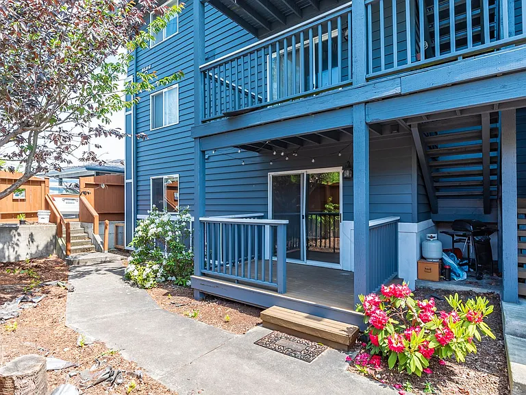 300 N Oak Harbor St #C102 — Photo 25