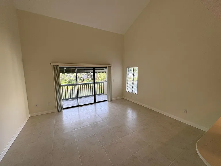 314 Westlake Ct — Photo 10