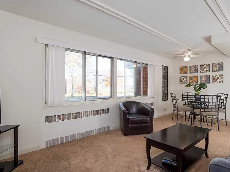 Riverview Manor Apartments — Photo 7