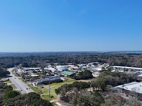 5th image of 1438 Folly Rd