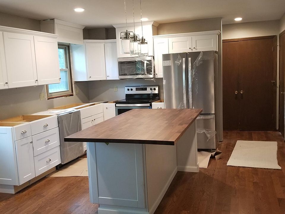 Kitchen...granite is on the way