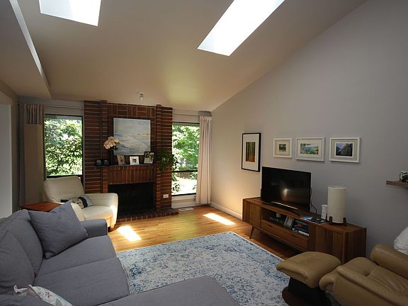 2nd image of 1007 34th Street Ct NW