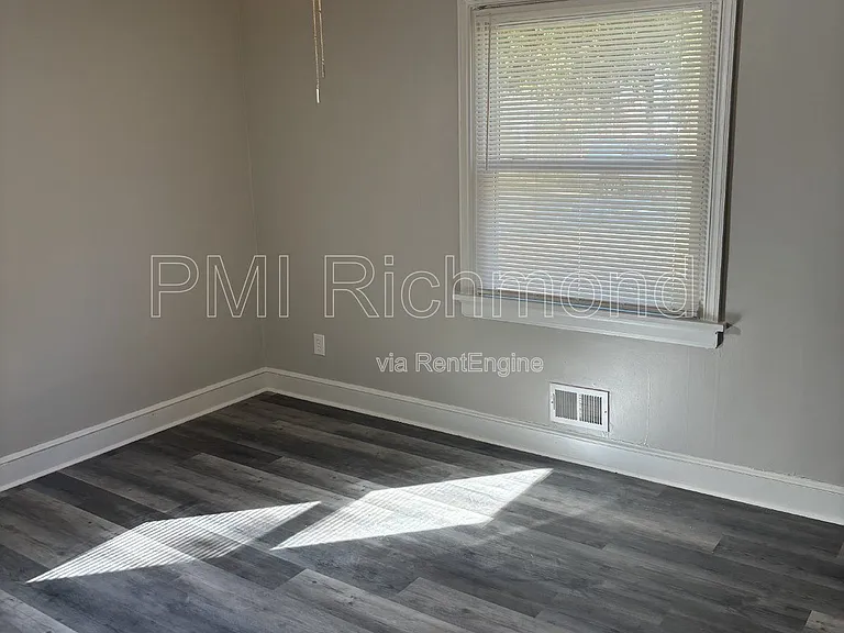 5231 Rockland Rd — Photo 5