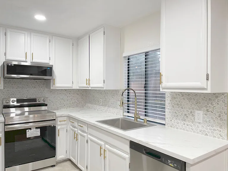2910 Stevens Ln — Photo 6