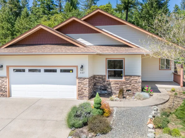 337 Cedar Ridge Dr, Cave Junction, OR 97523