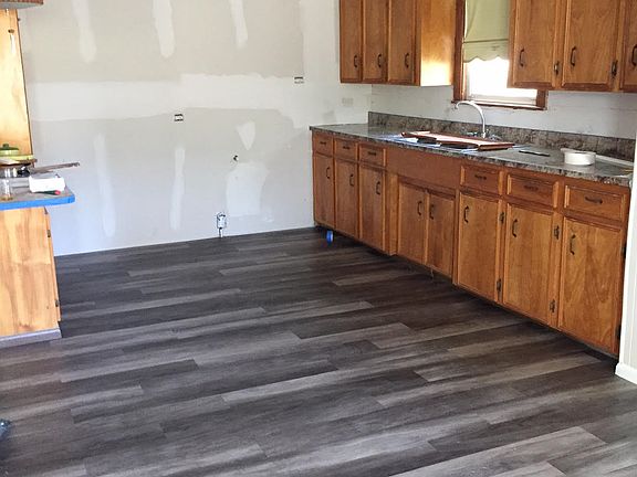 4th image of 2146 Armstrong Ave