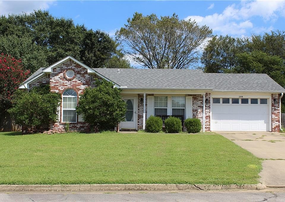 1st image of 2208 Emerald Dr