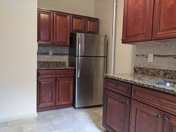 3rd image of 2301 Creston Ave #D4