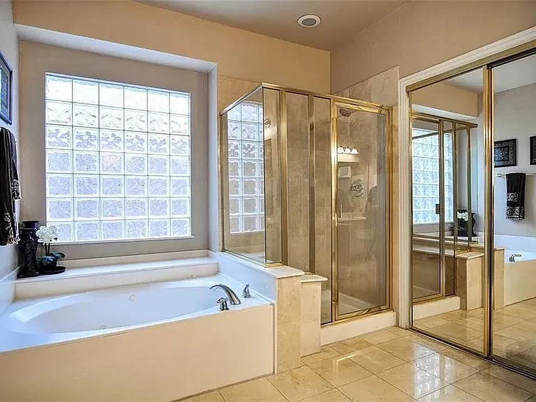 4561 Risinghill Dr — Photo 18