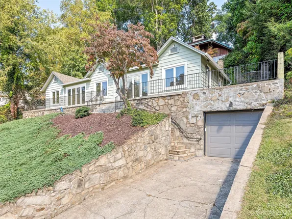 79 Fairway Dr, Waynesville, NC 28786