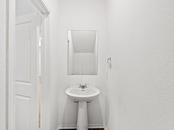 4th image of 242 Geode Gln