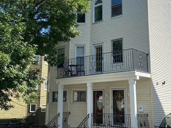 159 Walnut St #2, Somerville, MA 02145