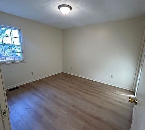 5th image of 3601 Hillcrest Dr #B