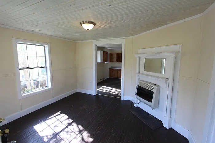 2 bed, 1.0 bath, 728 sqft, $1,200 — Photo 2