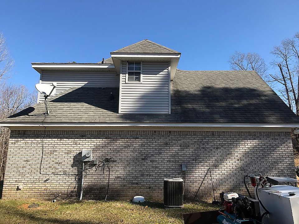 2nd image of 40 W Long St
