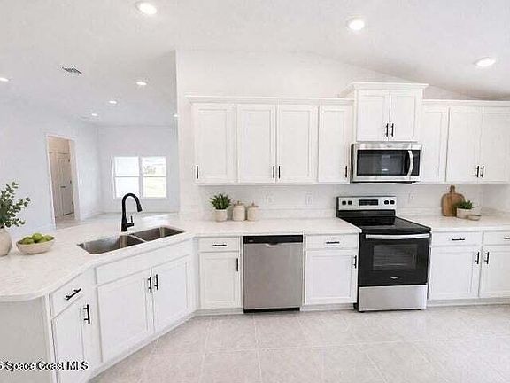 3rd image of 1138 Soleway Ave NW