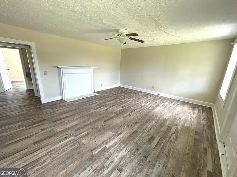 2455 Pegasus Pkwy #B — Photo 3